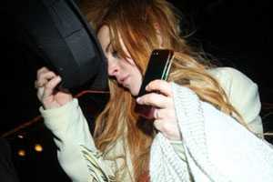 Cựu 'Nữ hoàng tuổi teen' te tua thảm hại rời hộp đêm