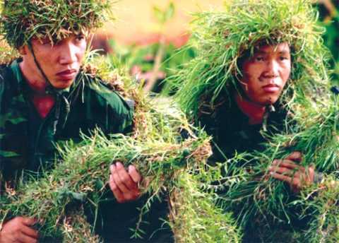 Bị Mỹ Lệ 'bật' trên sóng trực tiếp, giám khảo phản pháo