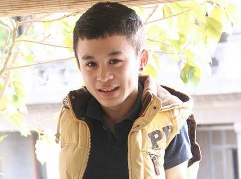 Phi thường SV 'siêu nhí' nổi tiếng Kính vạn bông