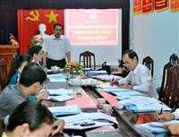 Kiểm điểm Phó giám đốc sở nội vụ tự nâng lương