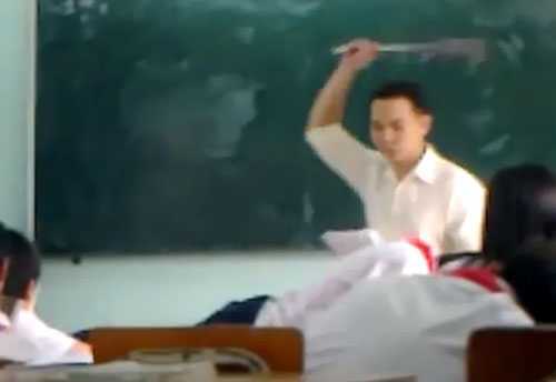 Viết sai dấu, bị thầy đánh bầm tím