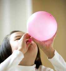 Ung thư, cháy võng mạc vì bóng bay, bút tàng hình