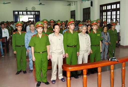 Ảnh vụ xét xử Đoàn Văn Vươn