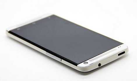 Cận cảnh HTC One 'nhái' giá dưới 4 triệu