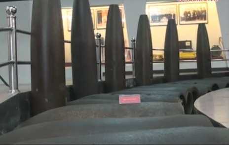 Mô hình 'siêu pháo đài bay B-52' bằng bom tại Hà Nội