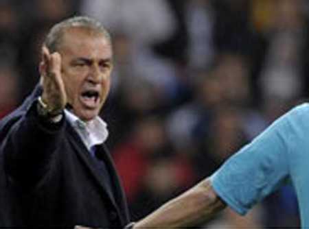 Thua trận, tố trọng tài 'mua vui' cho Real