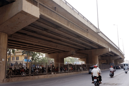 Khai tử bãi trông giữ xe ở chốn ‘vô luật pháp’ giữa HN