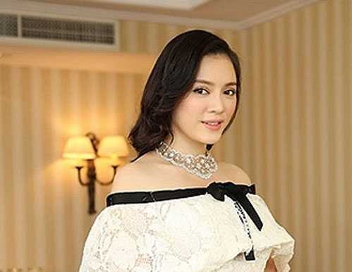 Mỹ Lệ chê không đẳng cấp, Lý Nhã Kỳ phản pháo