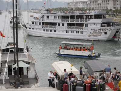 Xuống đáy đại dương cùng cựu binh tàu không số