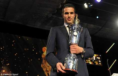 Tịt ngòi, Van Persie mất 'cả chì lẫn chài'