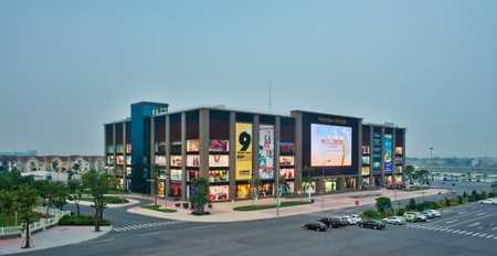 Vincom center Long Biên ra mắt trung tâm Outlet