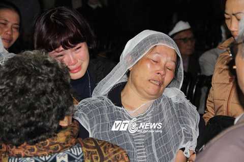 Đám tang NS Văn Hiệp: Vỡ òa nước mắt rét nàng Bân