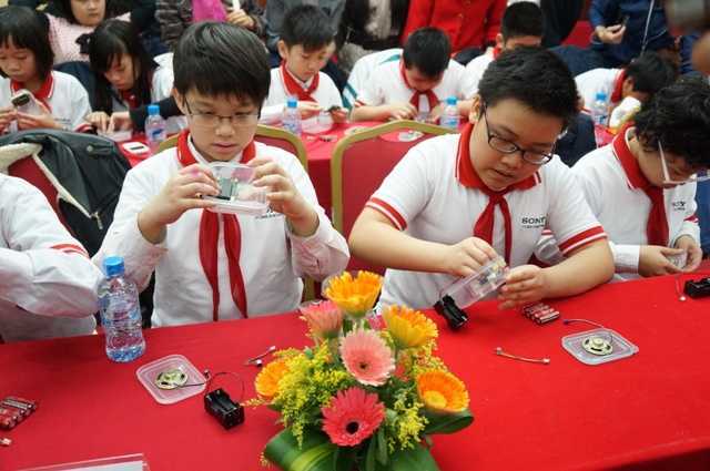 Học sinh lớp 5 làm 'kĩ sư' lắp ráp máy ghi âm