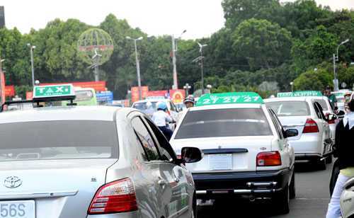 Đi taxi 3km hết... 650.000 đồng