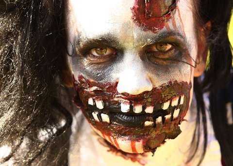 Hãi hùng 'hồn ma' xuất hiện trên phố ở Nhật