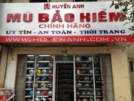 Mũ bảo hiểm Huyền Anh tưng bừng quà tặng