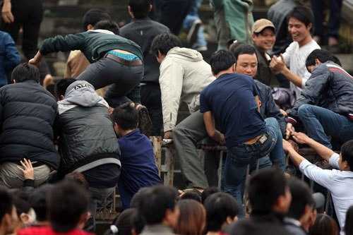 Vỡ sân Vinh: Thảm họa có thể xảy ra bất cứ lúc nào