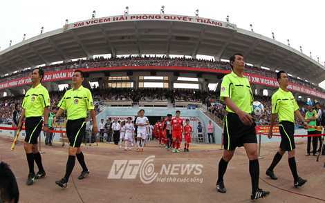 V-League: Trọng tài bị ‘ma ám’ phải treo cờ