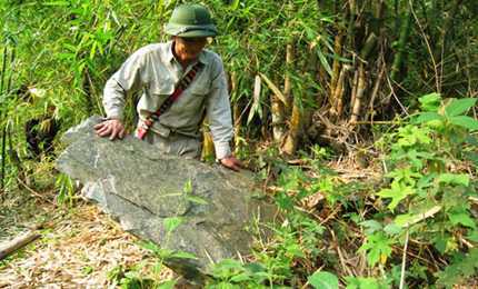 Khu mộ cổ bí ẩn trên đồi Pọm Páng