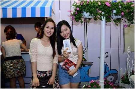 Clip gây sốc: Dùng dao tra tấn điện thoại SS Note2