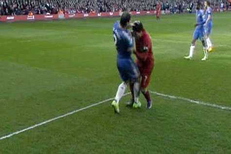 Những vụ cắn người nổi tiếng trong bóng đá