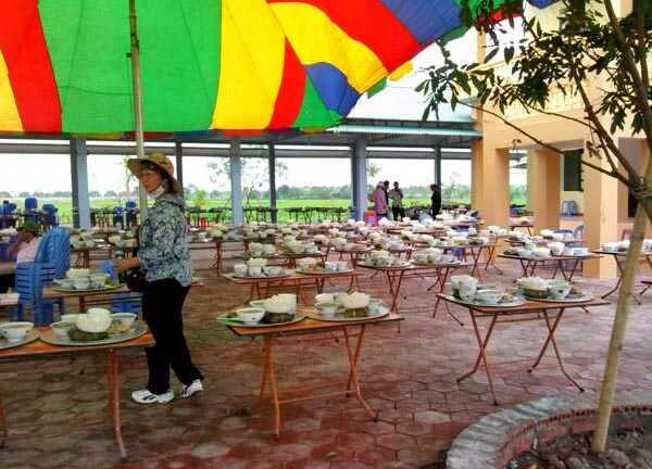 Phủ mẫu the lại mở đại tiệc 1000 mâm