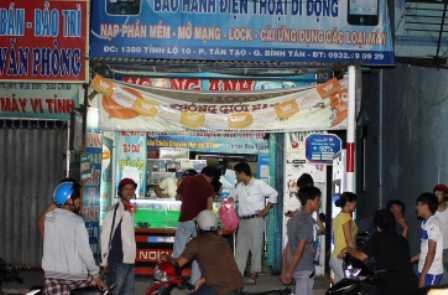 Xông vào cửa hàng cướp iphone táo tợn