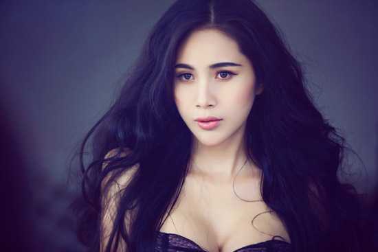 Thuỷ Tiên hoá nàng tiên cá, tình tứ bên trai lạ