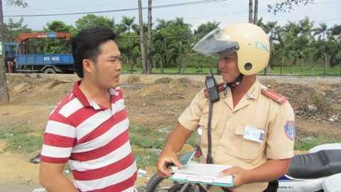 Cách nào cải thiện hình ảnh cảnh sát giao thông?