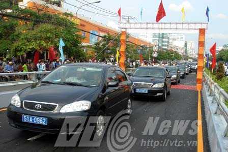 TP.HCM: Thông xe cầu vượt trăm tỷ, thi công 80 ngày