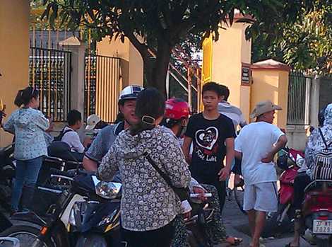 Giá vé khủng khiếp xem Văn Quyến đấu SLNA