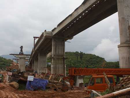 Sập dầm cầu vượt Nội Bài - Lào Cai, 1 người chết