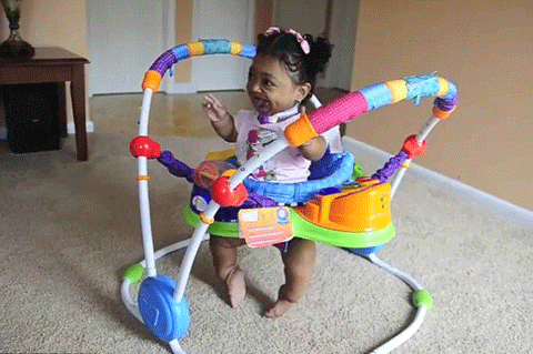 Nghị lực sống mãnh liệt của bé không xương