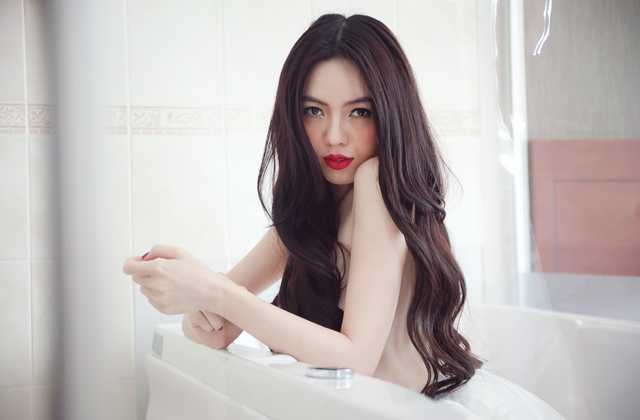 Ngọc Trinh tậu xe 4 tỷ, khuấy lại lùm xùm Phước Sang