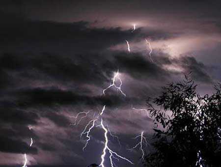 Thương tâm, sét đánh 1 người chết, 3 người bị thương