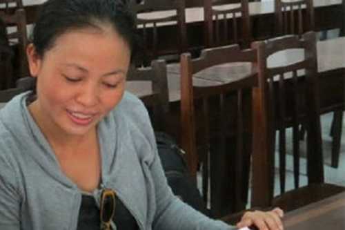 Đi vệ sinh không đội nón, nhân viên Việt bị đuổi việc