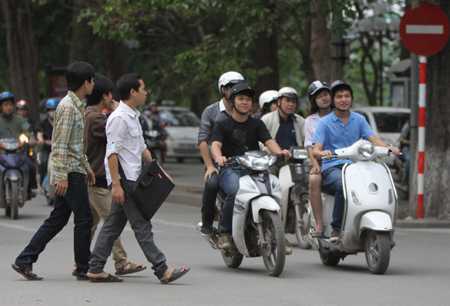 Người đi bộ đang làm xấu hình ảnh của Việt Nam