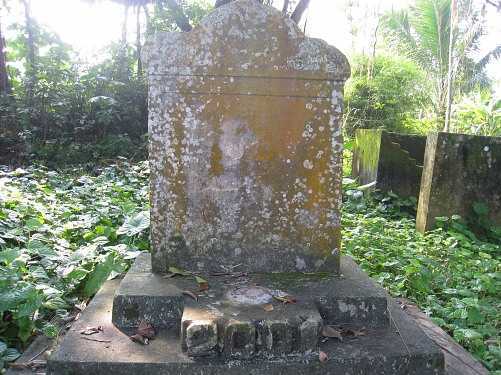 Tấm bia trấn yểm ở vùng Thất Sơn huyền bí