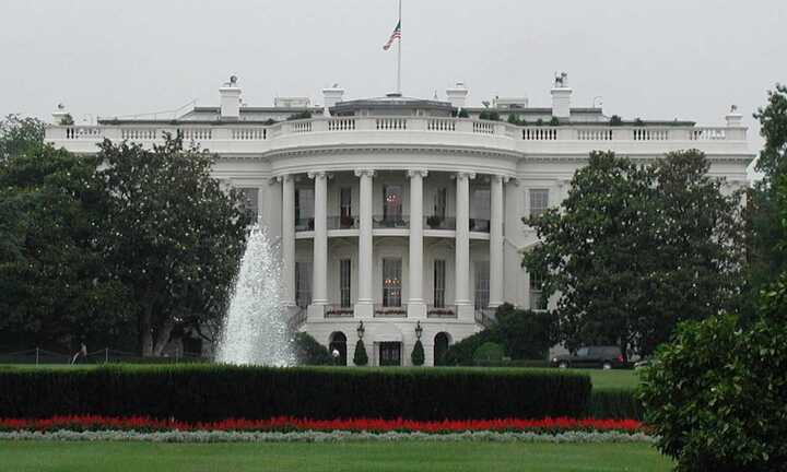 Clip: Nhà Trắng gặp sự cố, bốc khói nghi ngút