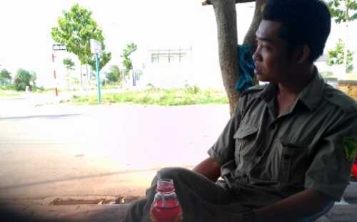 Bắt kẻ chặn đường nữ sinh, khoe 'của nợ'