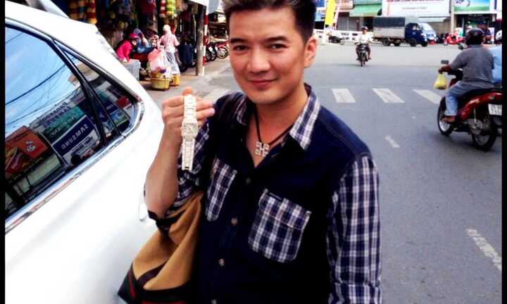 Đàm Vĩnh Hưng đã chuộc được đồng hồ nạm kim cương