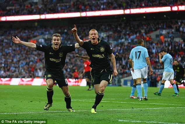 Man City thua sốc, trắng tay cả mùa giải