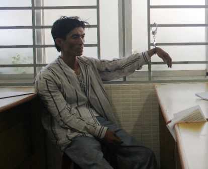 Bẻ khóa xe gặp khóa càng, trộm lộn nhào giữa đường