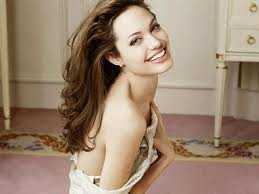 Mỹ nhân Agelina Jolie cắt bỏ bộ ngực ngàn vàng