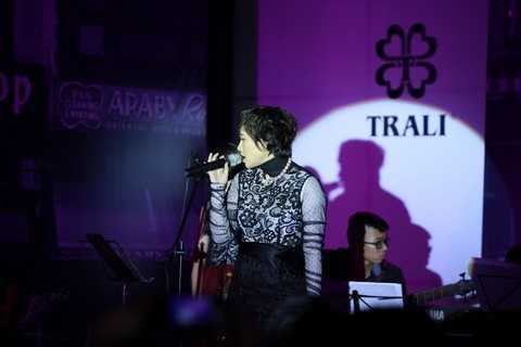 Họa mi Khánh Linh với sinh nhật Trali