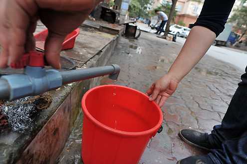 Giữa thủ đô, dân sinh hoạt bằng nước ao tù