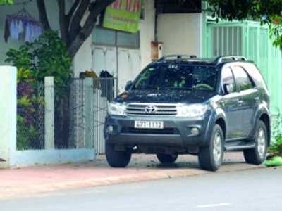 Nguyên cán bộ CSHS ngang nhiên đi xe tạm giữ của dân?