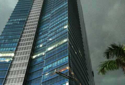 Clip: Lồng sắt đập vỡ kính toà nhà Keangnam