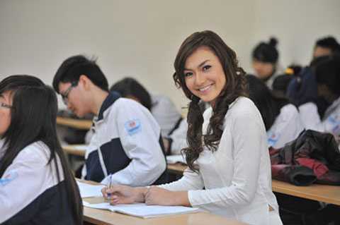 Soi điểm thi tốt nghiệp các hot girl đình đám