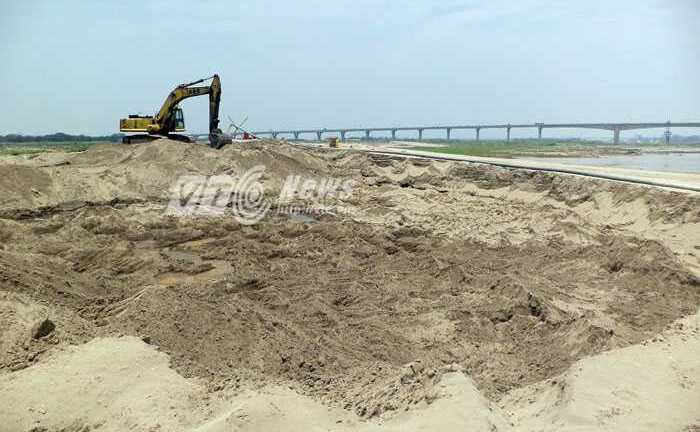 'Bức tử' sông Hồng: Hố 'tử thần' mọc quanh cầu nghìn tỷ